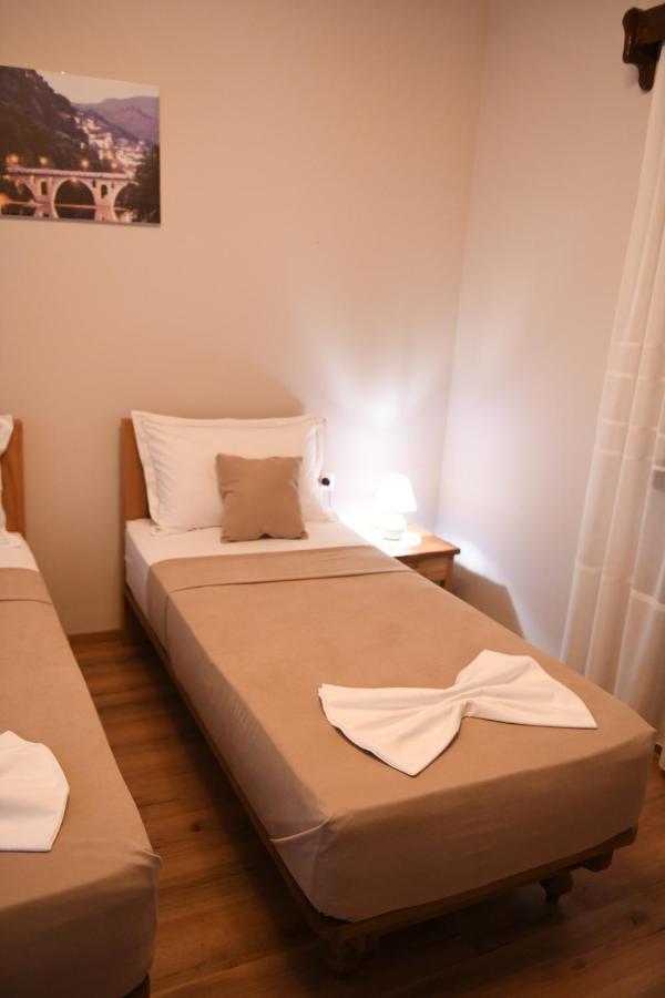 Guesthouse Leo Berat Exterior foto