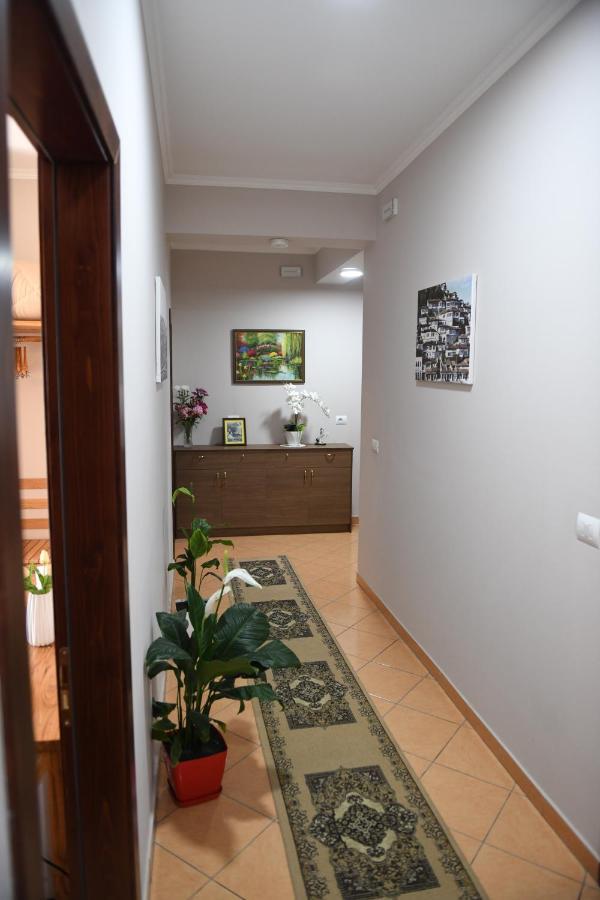 Guesthouse Leo Berat Exterior foto