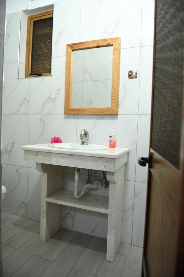 Guesthouse Leo Berat Exterior foto