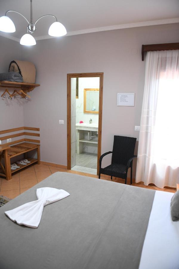 Guesthouse Leo Berat Exterior foto
